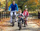 6216735d5b3ff_Family_central_park_fall_690x540.webp